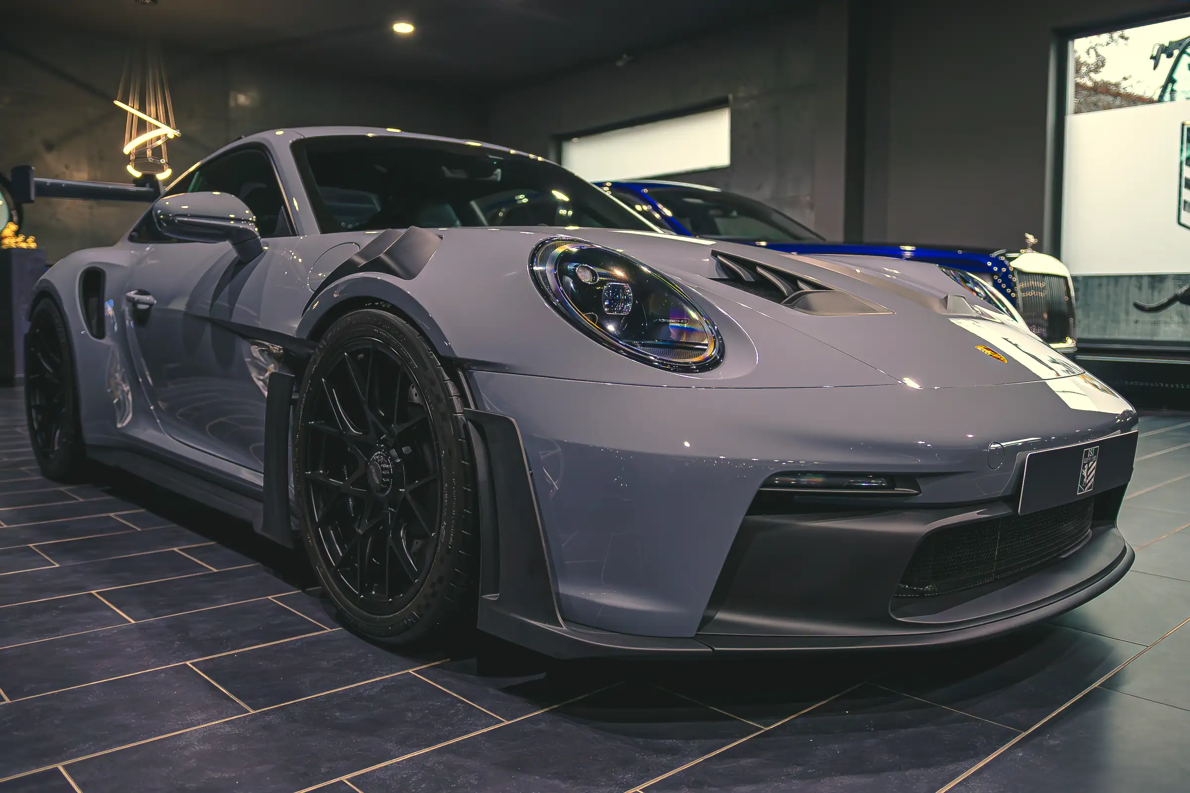 Porsche 911 GT3 RS im Showroom von Autohaus ISI